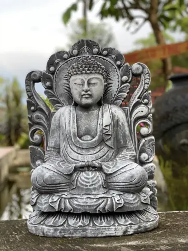 Artikelbild des Artikels “Bodhi - Buddha, sitzend vor Relief, 50 cm H | Steinguss “